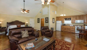 Appian Way Celtic Cottage, Fredricksburg